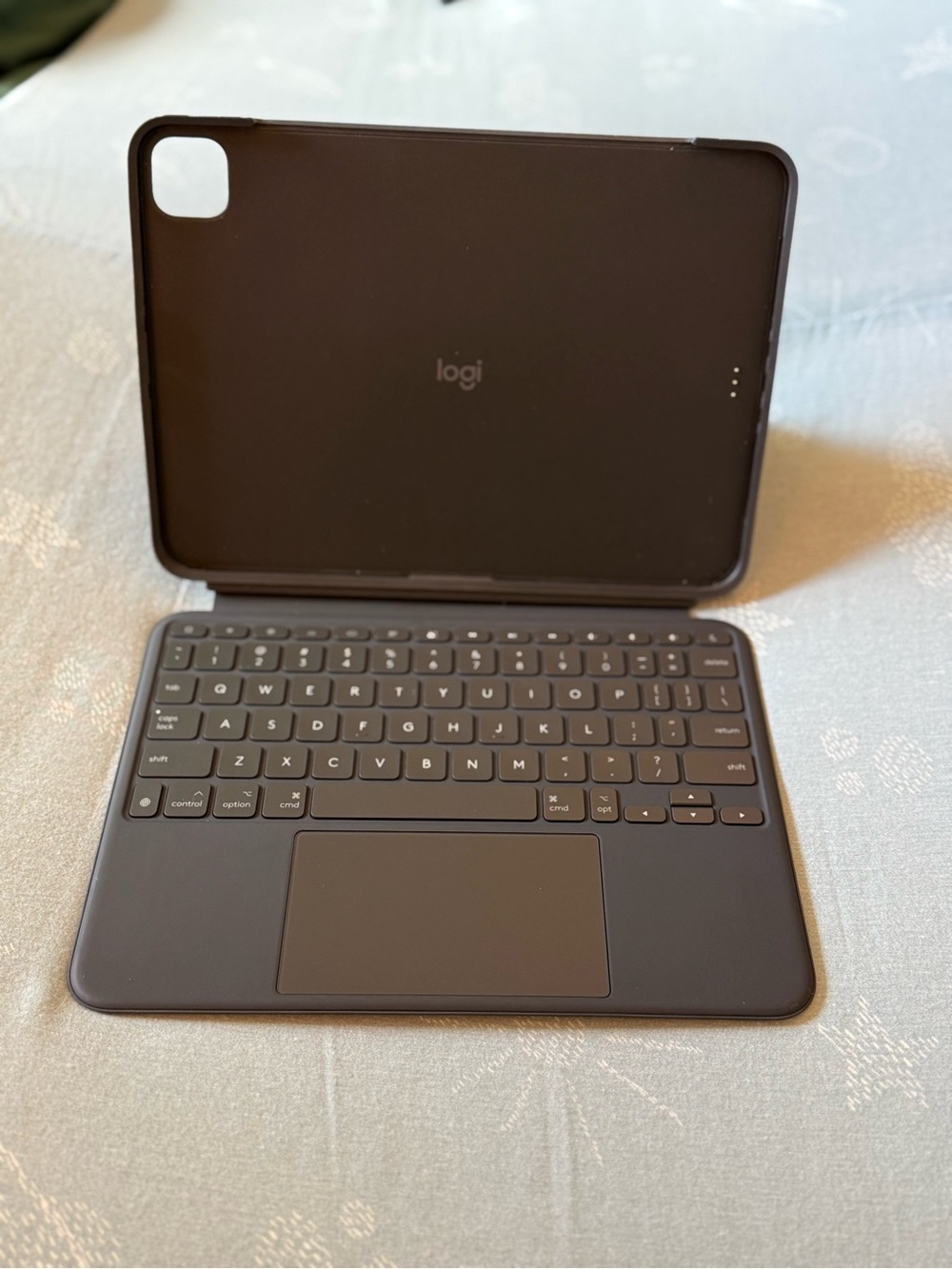 Logitech Black Tablet Keyboard Case with Trackpad for 11 inch iPad Pro (m4/m5)